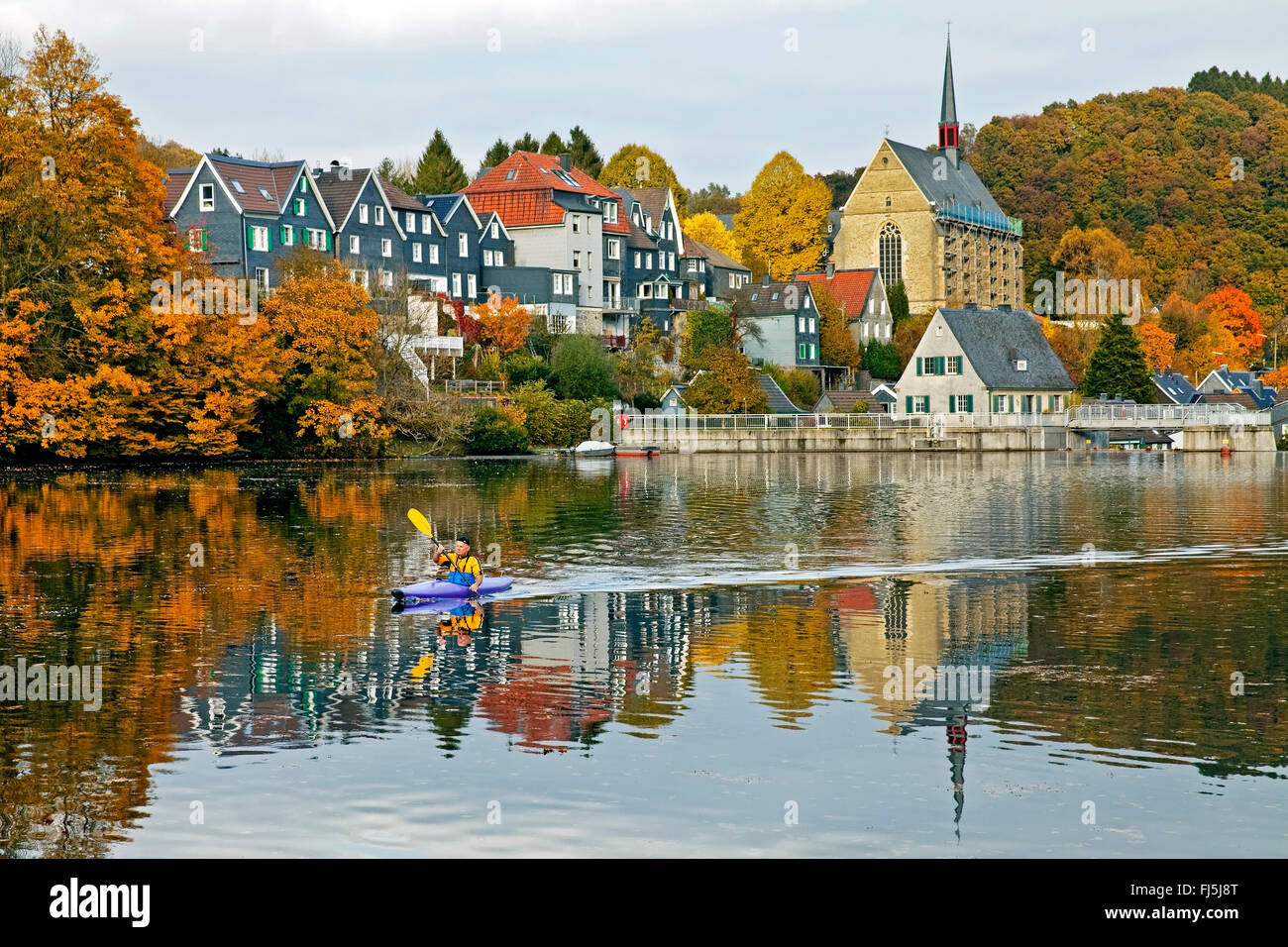 Storage Beyenburg il lago e il centro storico di Santa Maria alla chiesa Magdalena, in Germania, in Renania settentrionale-Vestfalia, Bergisches Land, Wuppertal Foto Stock