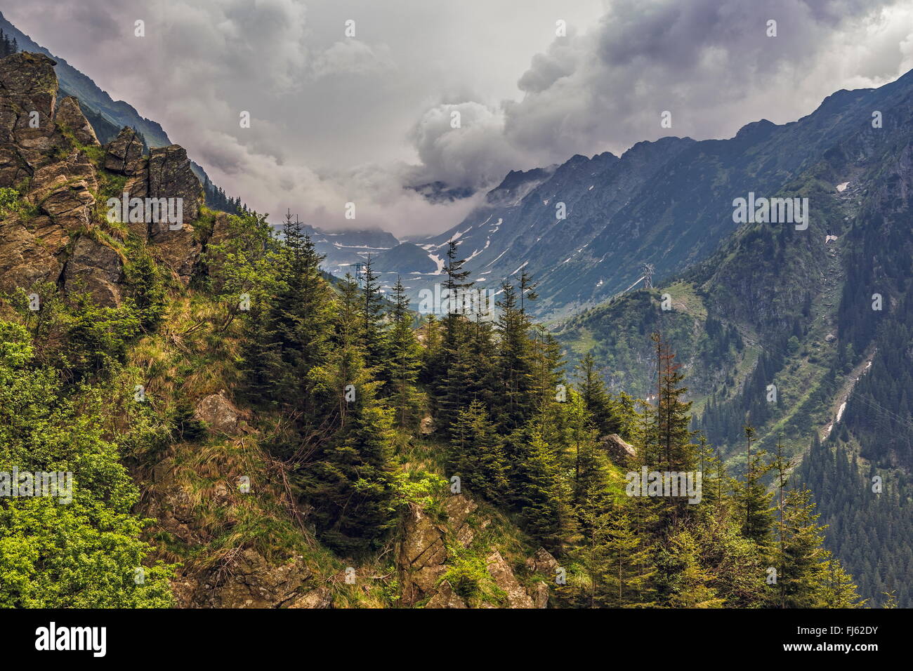 Paesaggio di montagna lungo la famosa strada Transfagarasan in montagna Fagaras, Romania Foto Stock