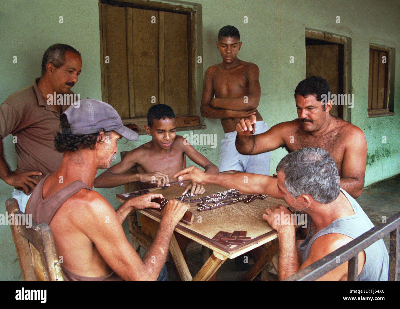 Uomini cubano gioca domino, Trinidad e Tobago Trinidad Foto Stock