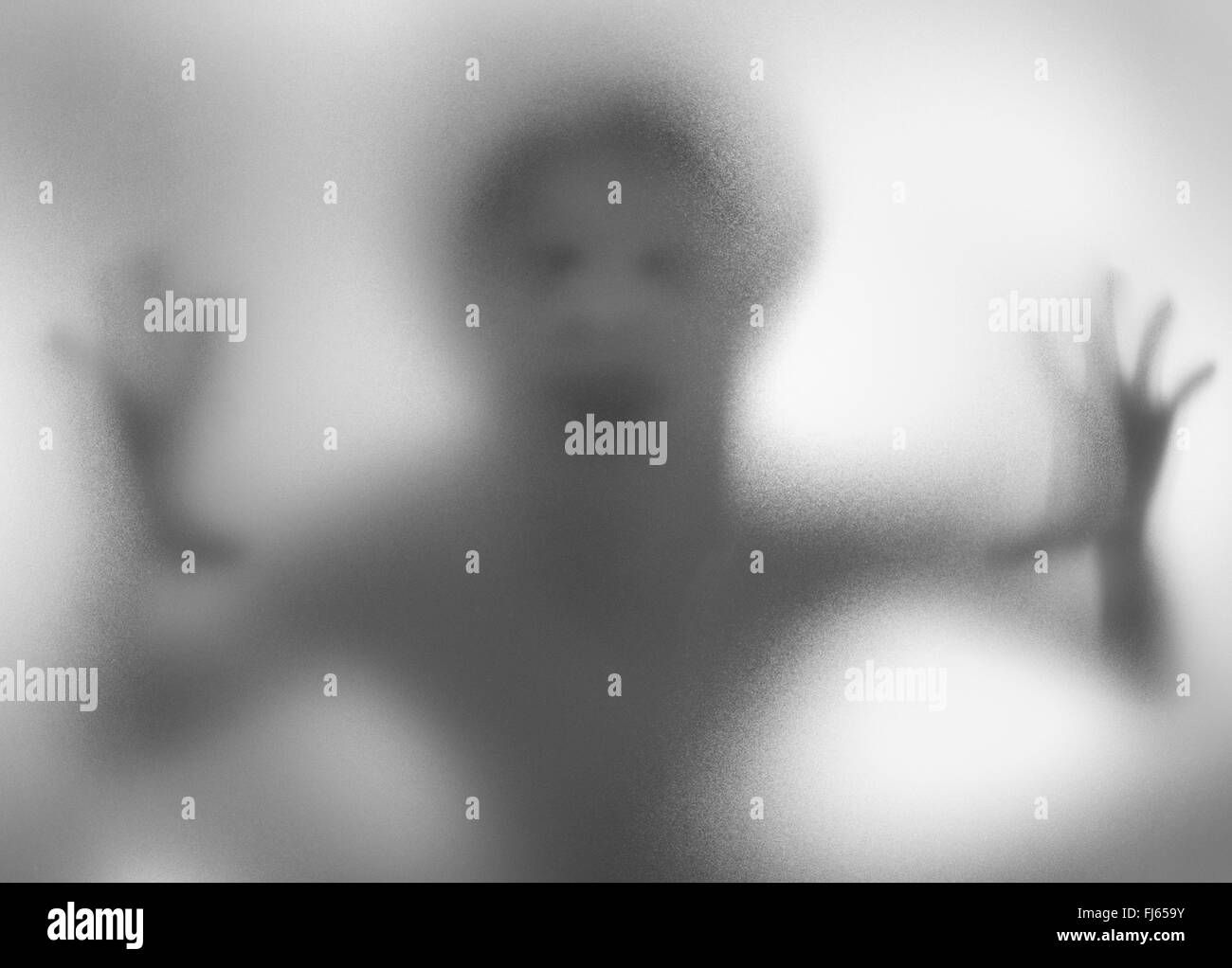 Il ritrovo ombre dietro il vetro smerigliato come ghost Foto Stock