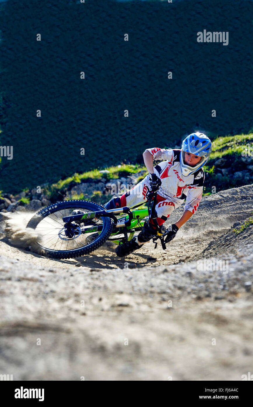 Mountain bike sui sentieri di montagna, downhill, Francia, Savoie, La Plagne Foto Stock