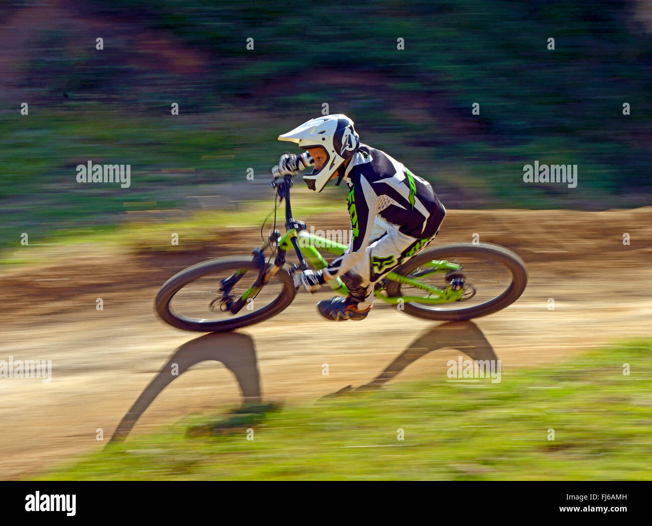 Mountain bike sui sentieri di montagna, downhill, Francia, Savoie, La Plagne Foto Stock