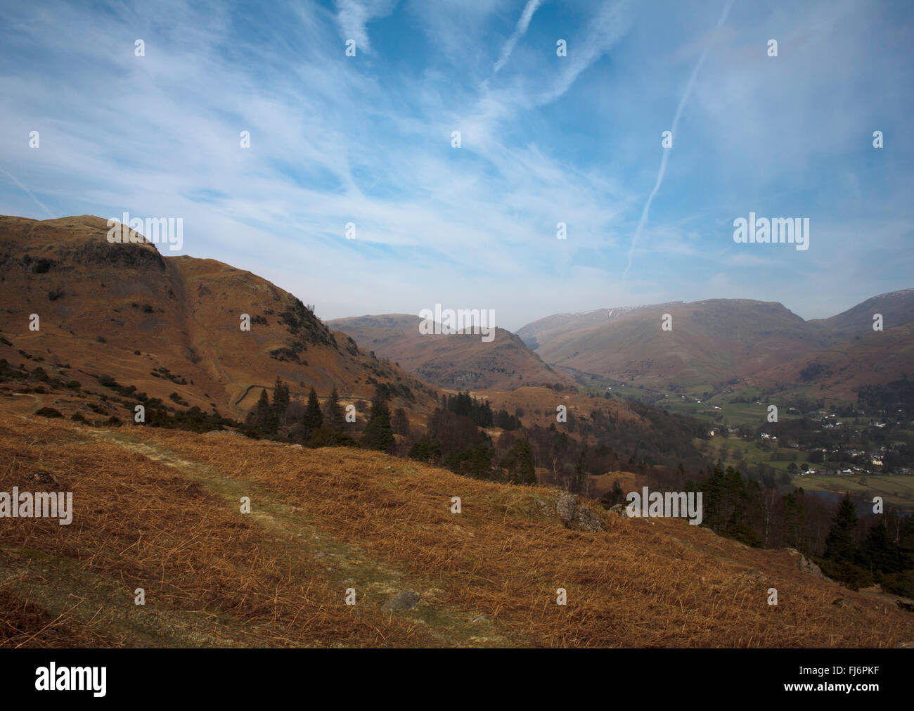 Helm Crag sede sandalo e Fairfield visto da argento come sopra Grasmere il Lake District inglese Cumbria Inghilterra England Foto Stock