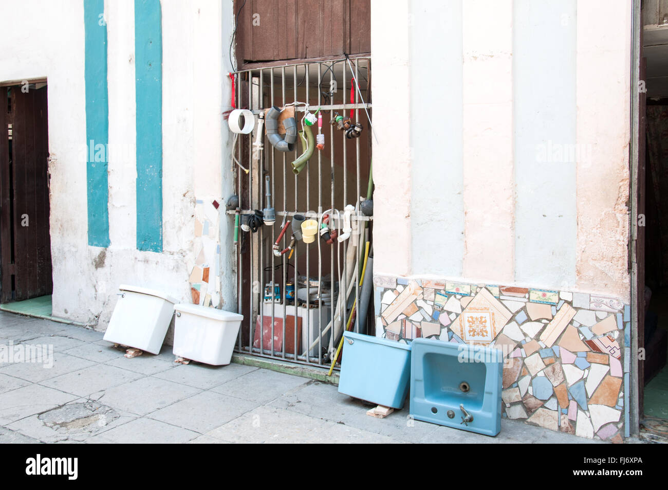 Accessori per il bagno negozio nella strada - Havana, Cuba Foto Stock