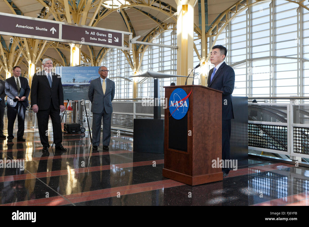 Washington, DC, Stati Uniti d'America. Il 29 febbraio, 2016. Amministratore della NASA Charles Bolden annuncia il ritorno di passeggeri supersonico viaggi aerei e aggiudicati i 20 milioni di dollari il contratto per la Lockheed Martin per la progettazione del primo tranquilla trasporto supersonico (QueSST) aeromobili, in una serie di nuovi grandi orizzonti di aviazione aerei X progetto. Credito: B Christopher/Alamy Live News Foto Stock