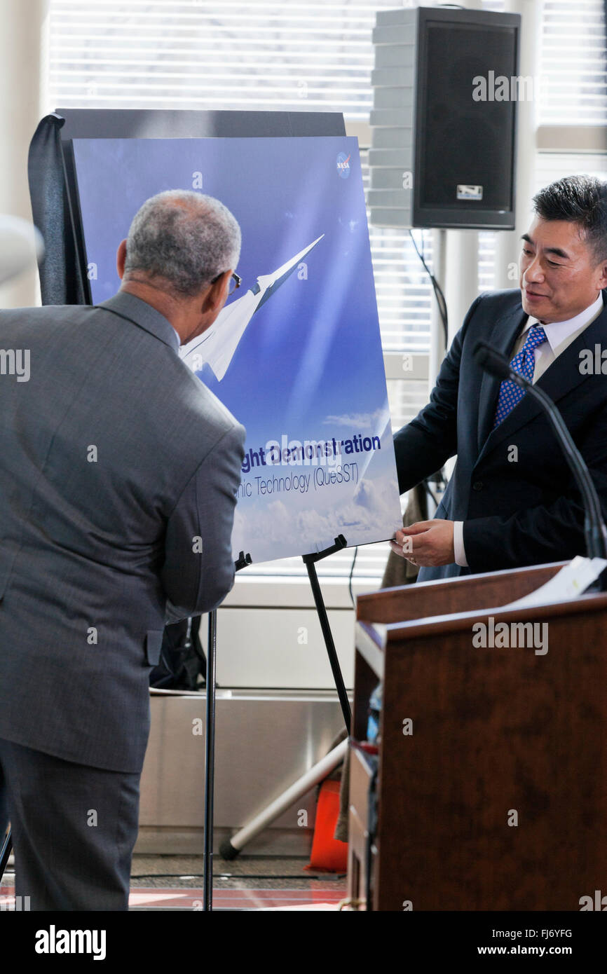Washington, DC, Stati Uniti d'America. Il 29 febbraio, 2016. Amministratore della NASA Charles Bolden annuncia il ritorno di passeggeri supersonico viaggi aerei e aggiudicati i 20 milioni di dollari il contratto per la Lockheed Martin per la progettazione del primo tranquilla trasporto supersonico (QueSST) aeromobili, in una serie di nuovi grandi orizzonti di aviazione aerei X progetto. Credito: B Christopher/Alamy Live News Foto Stock