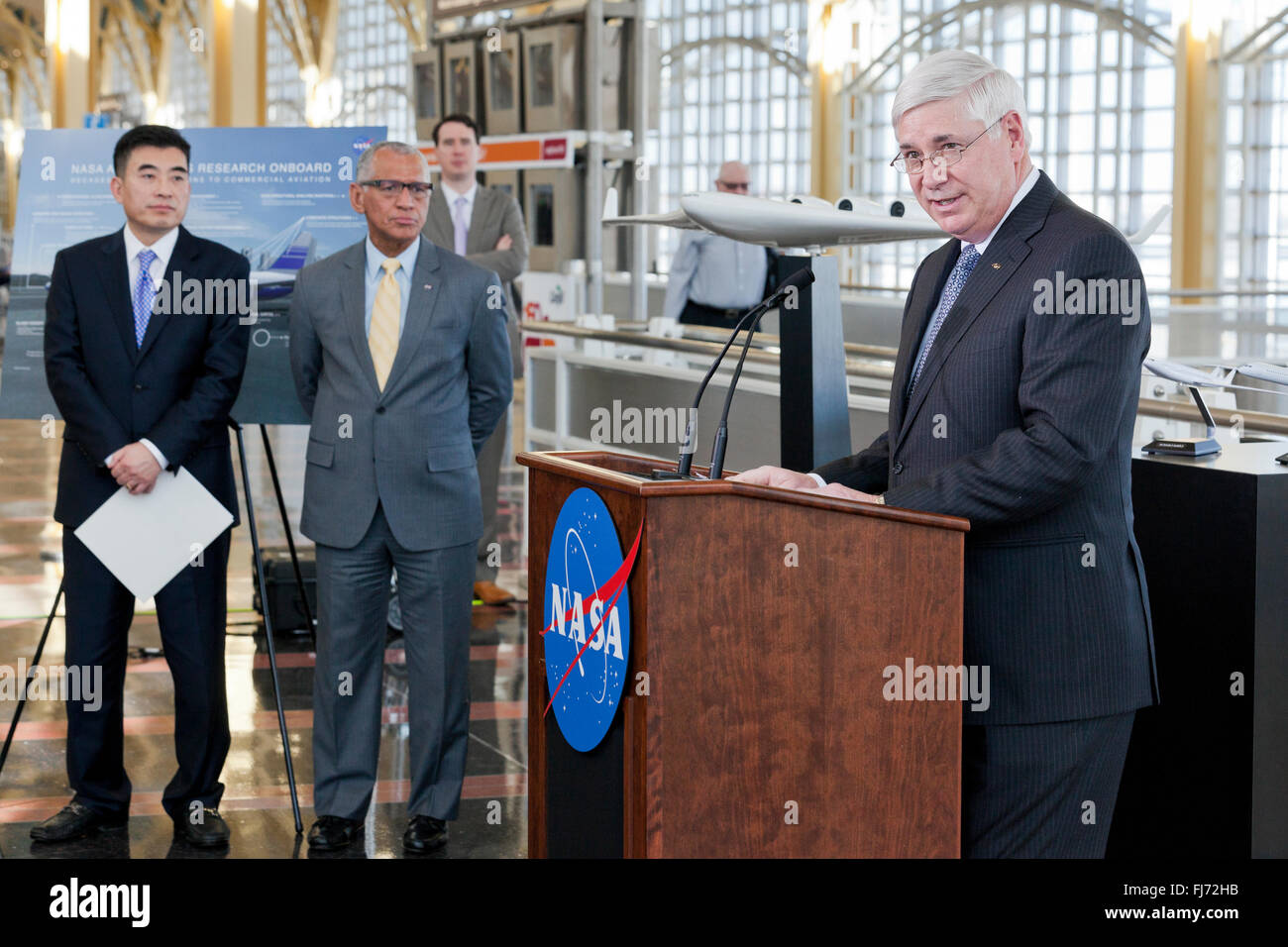Washington, DC, Stati Uniti d'America. Il 29 febbraio, 2016. Amministratore della NASA Charles Bolden annuncia il ritorno di passeggeri supersonico viaggi aerei e aggiudicati i 20 milioni di dollari il contratto per la Lockheed Martin per la progettazione del primo tranquilla trasporto supersonico (QueSST) aeromobili, in una serie di nuovi grandi orizzonti di aviazione aerei X progetto. Credito: B Christopher/Alamy Live News Foto Stock