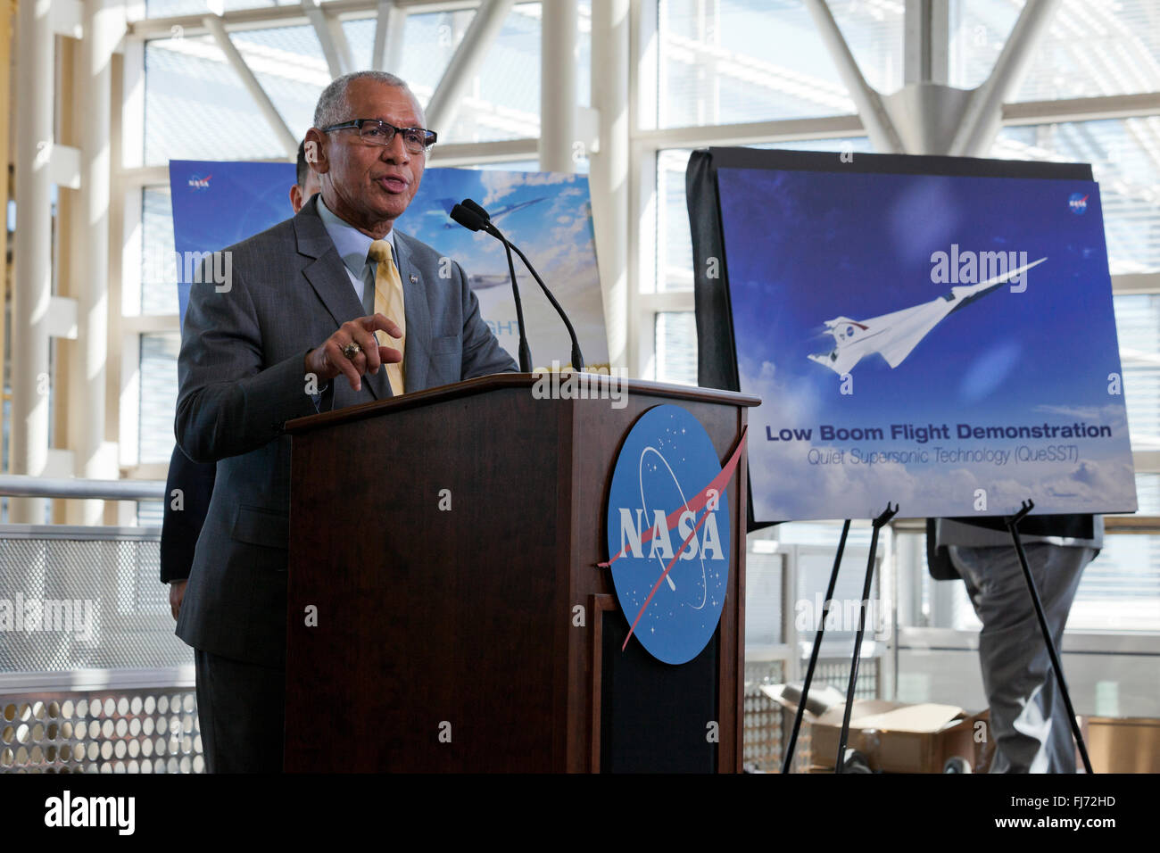 Washington, DC, Stati Uniti d'America. Il 29 febbraio, 2016. Amministratore della NASA Charles Bolden annuncia il ritorno di passeggeri supersonico viaggi aerei e aggiudicati i 20 milioni di dollari il contratto per la Lockheed Martin per la progettazione del primo tranquilla trasporto supersonico (QueSST) aeromobili, in una serie di nuovi grandi orizzonti di aviazione aerei X progetto. Credito: B Christopher/Alamy Live News Foto Stock