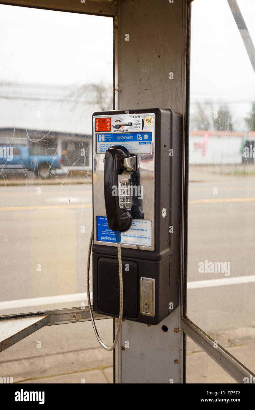 SPRINGFIELD, o - 16 febbraio 2016: telefoni a pagamento come questo sono diventate le reliquie del passato ora che ognuno porta una cellula Foto Stock