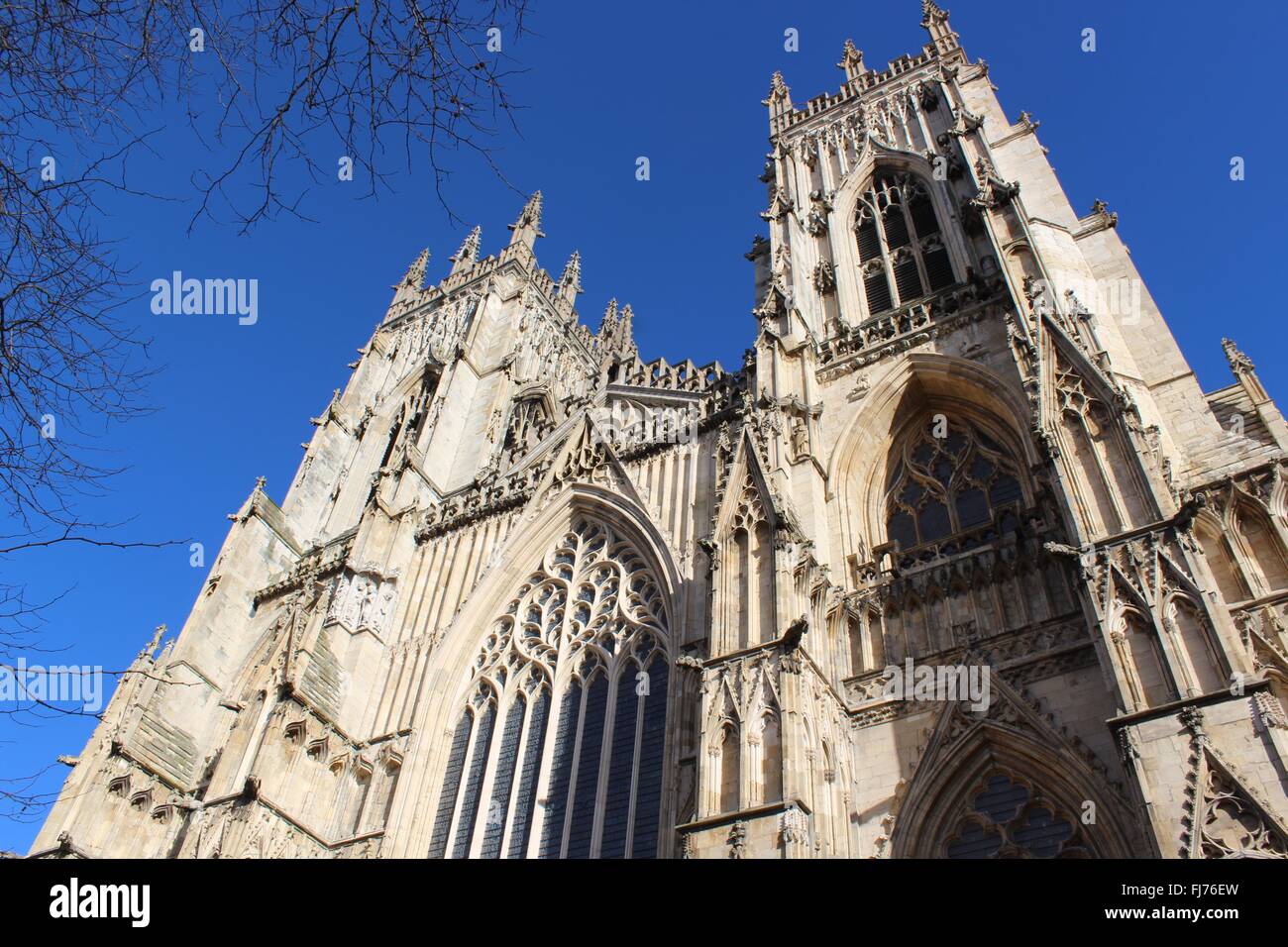 York il Ministro in chiaro cielo blu Foto Stock