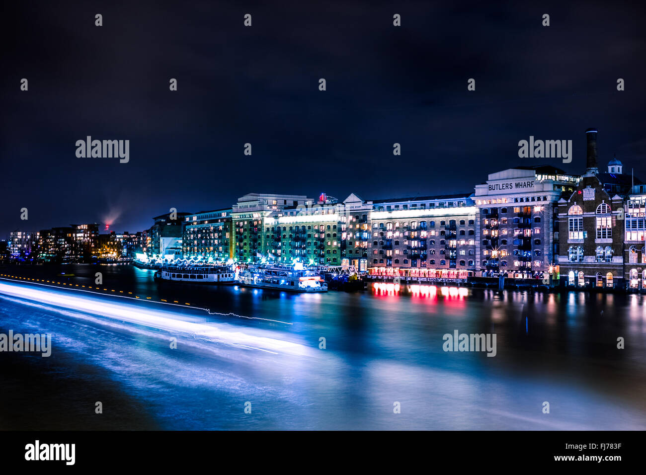 Londra di Notte Cityscape Fiume Tamigi Foto Stock