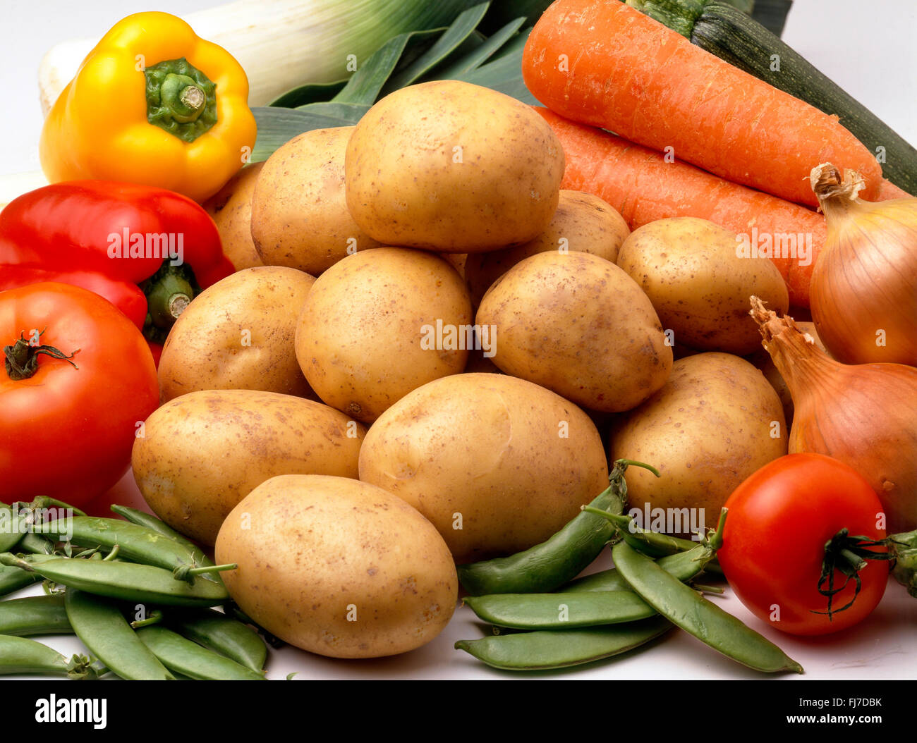 Selezione di verdure in studio di impostazione, Berkshire, Inghilterra, Regno Unito Foto Stock