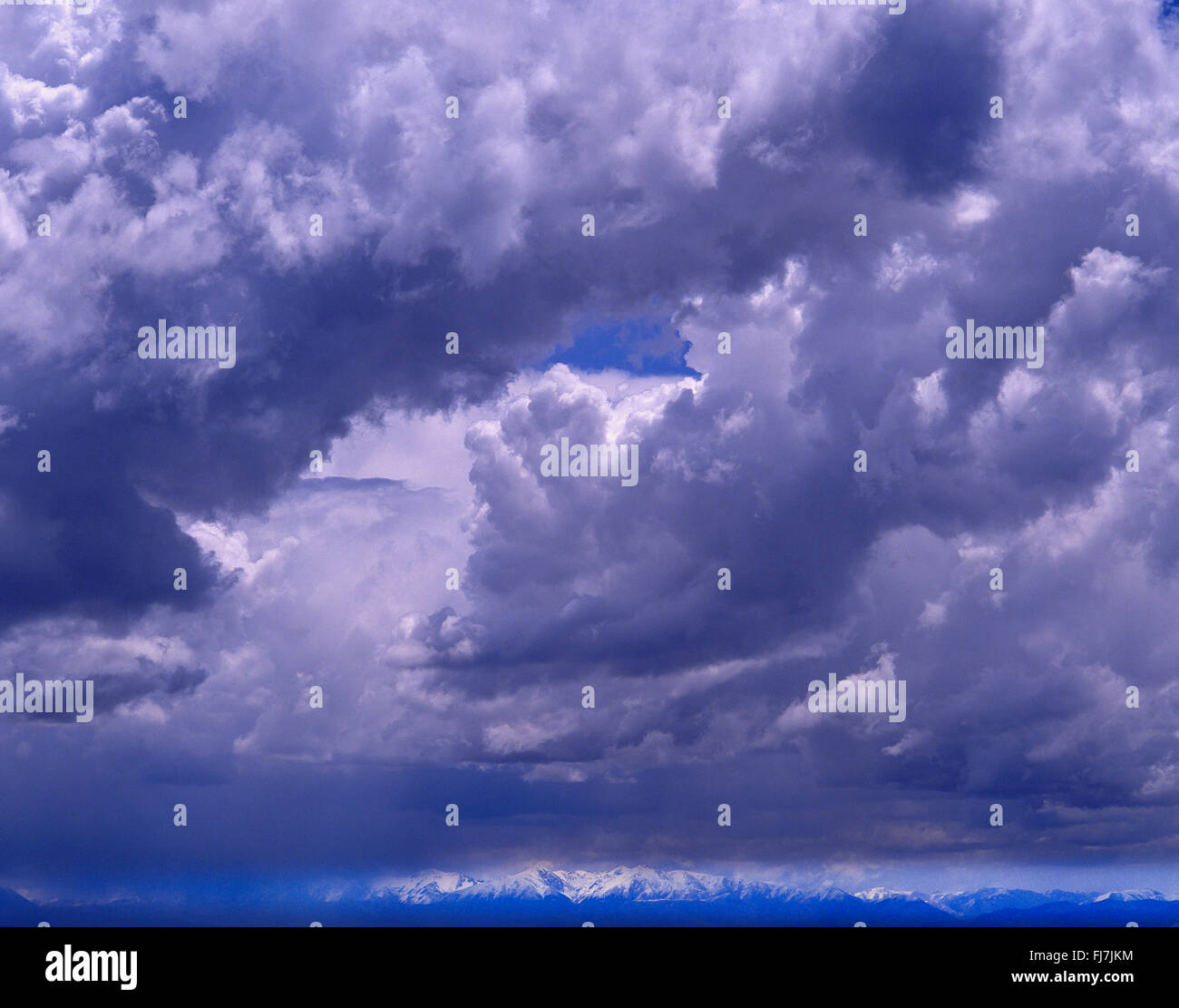 Cielo tempestoso su Southern Alp montagne, Christchurch, regione di Canterbury, Isola del Sud, Nuova Zelanda Foto Stock
