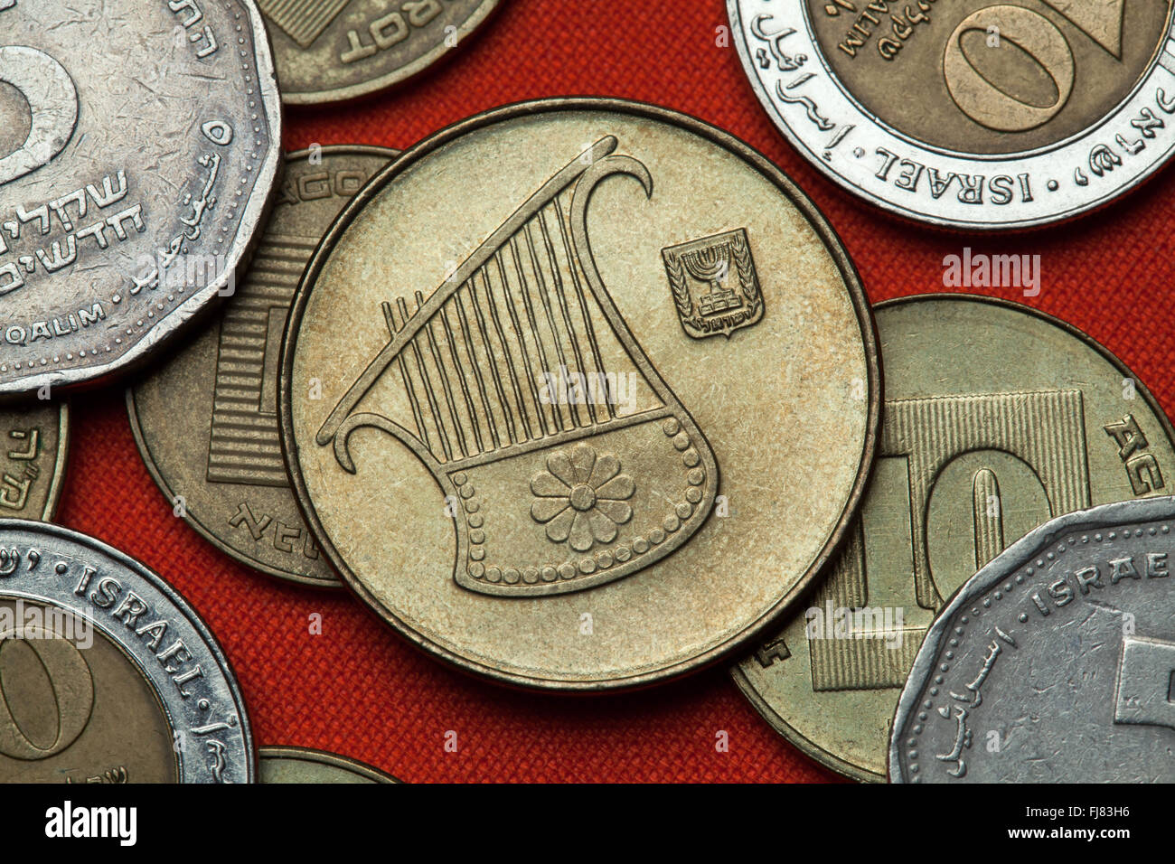 Monete di Israele. Lyra illustrato nella metà israeliano nuovo shekel coin. Foto Stock