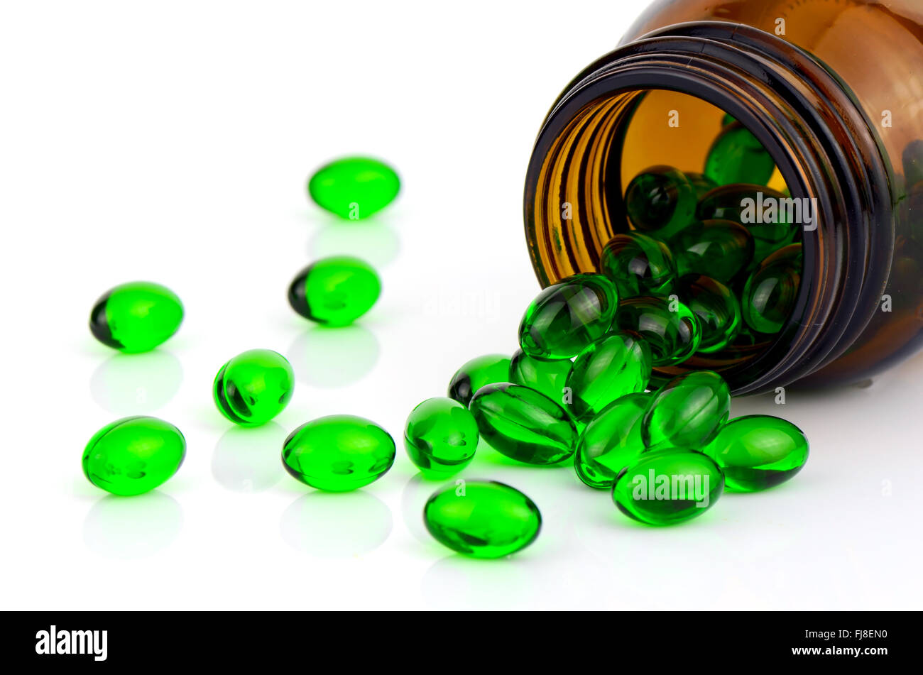 Capsula di gelatina soffice medicina su sfondo bianco. Foto Stock