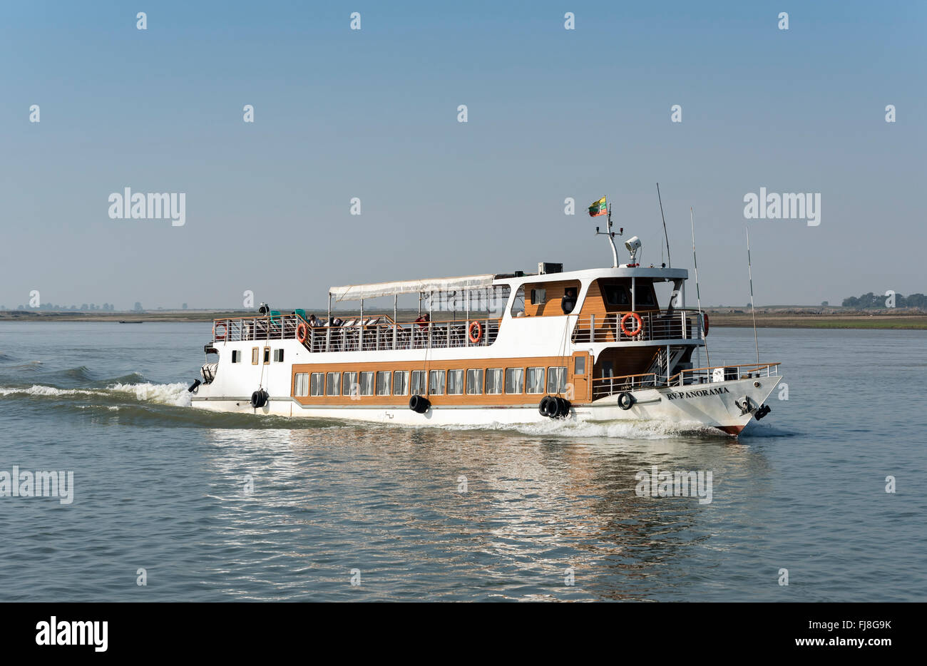 (Irrawaddy Ayeyarwady) Crociera Fluviale - Battello tra Mandalay e Bagan, Birmania (Myanmar) Foto Stock