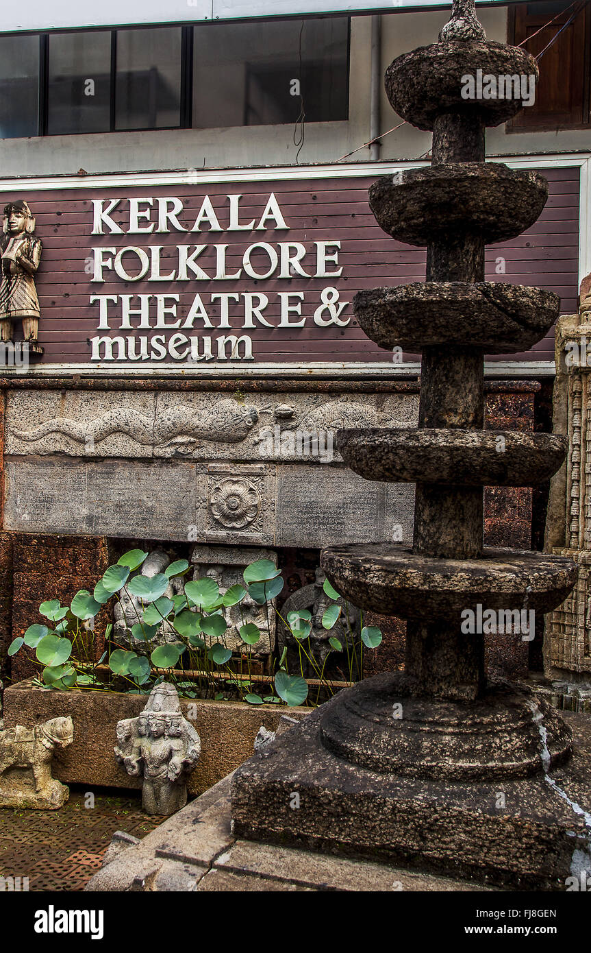 Il Kerala Folklore Teatro & Museum, Thevara, Cochin, Kerala, India, Asia Foto Stock