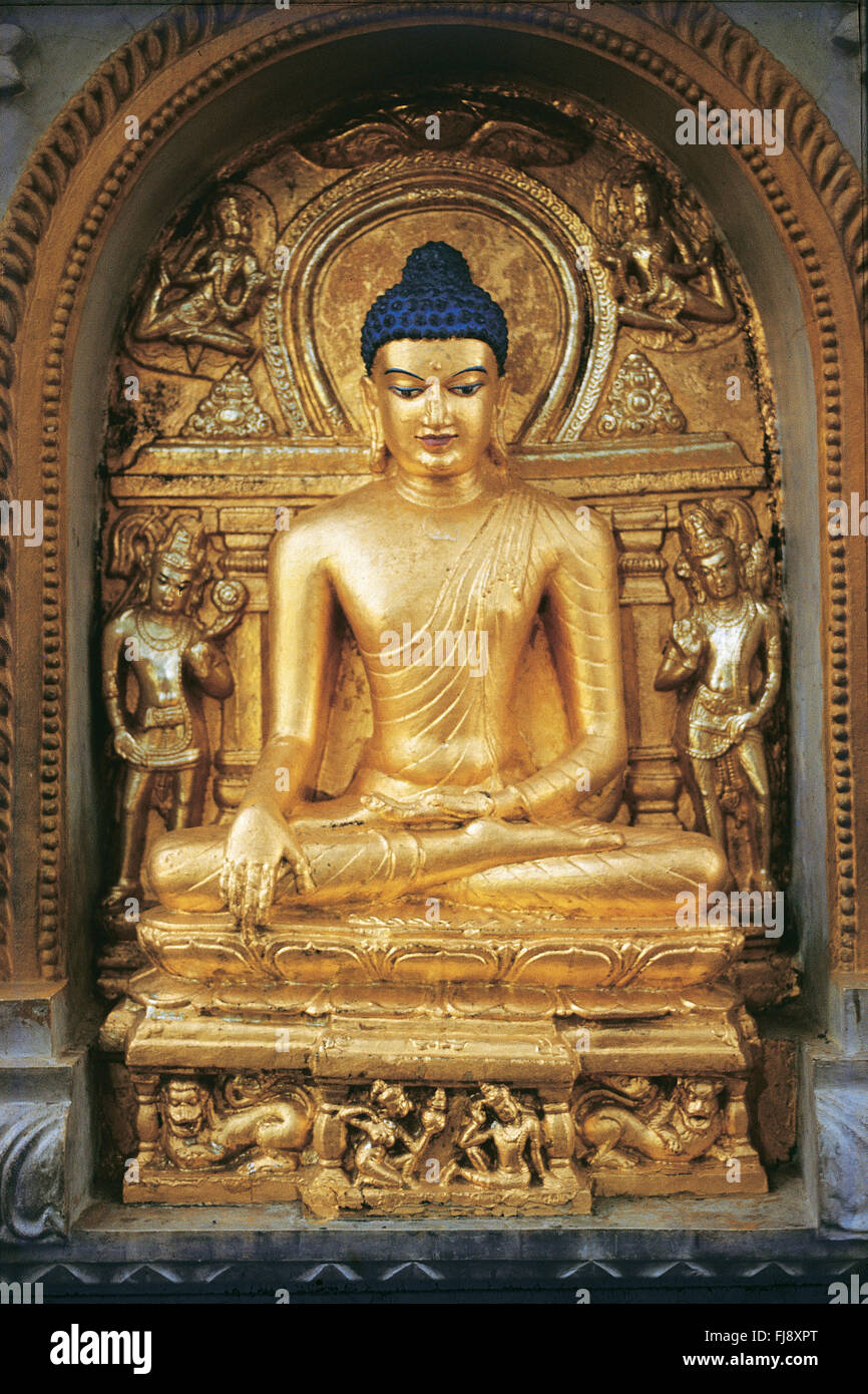 Statua del Buddha, complesso del tempio di Mahabodhi, Bodh Gaya, Bodhgaya, Bihar, India, Asia Foto Stock