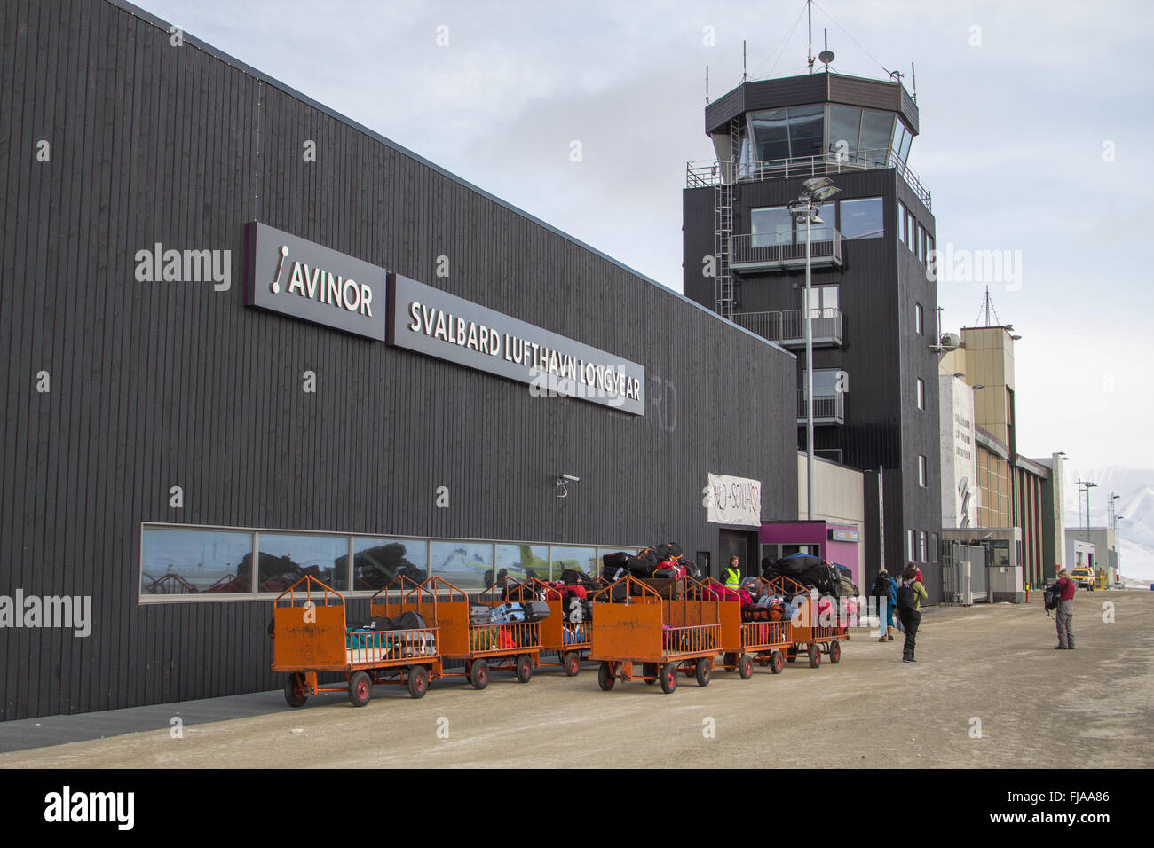 Aeroporto di Longyearbyen, Spitsbergen Svalbard, Norvegia. Vista dal lato della pista. Foto Stock