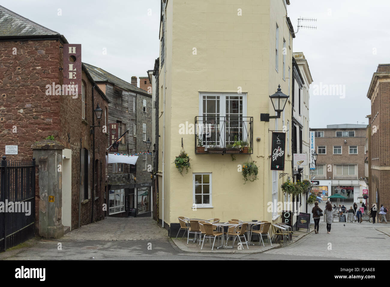 Il foro nella parete sports bar e ristorante e caffè Espresso - Exeter City Centre, England, Regno Unito Foto Stock