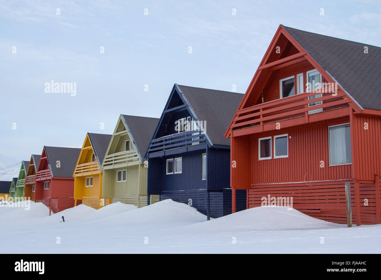 Case nella città di Longyearbyen - la parte più settentrionale del settlement nel mondo. Spitsbergen Svalbard. La Norvegia. Foto Stock