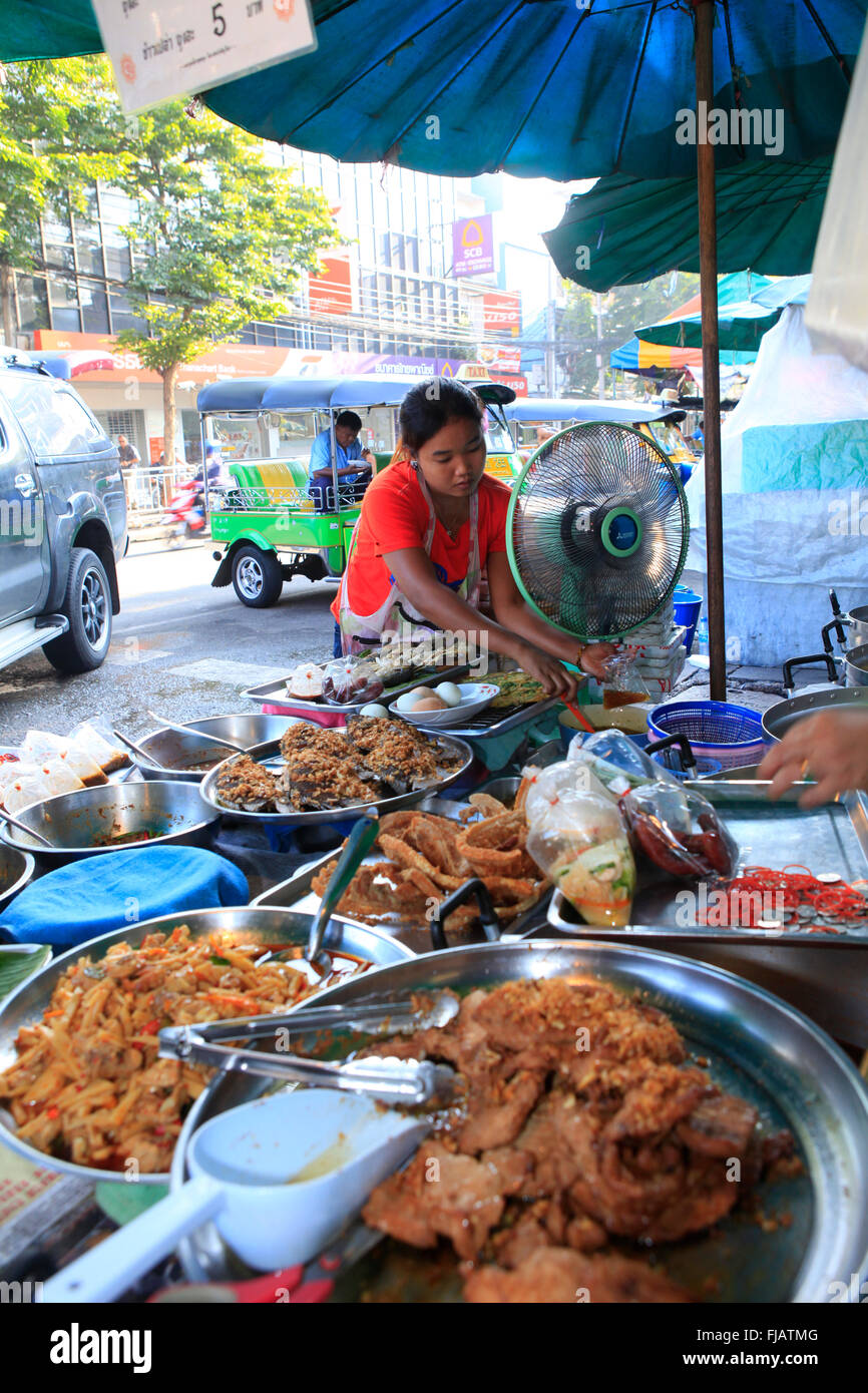 Bangkok street food venditore Foto Stock