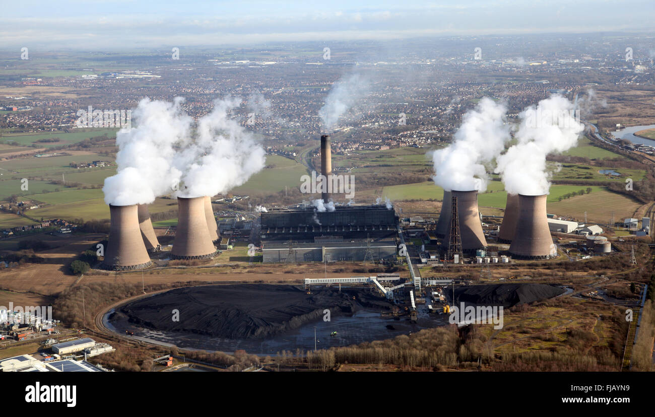 Vista aerea di Fiddlers Ferry Power Station vicino a Widnes, Cheshire, Regno Unito Foto Stock