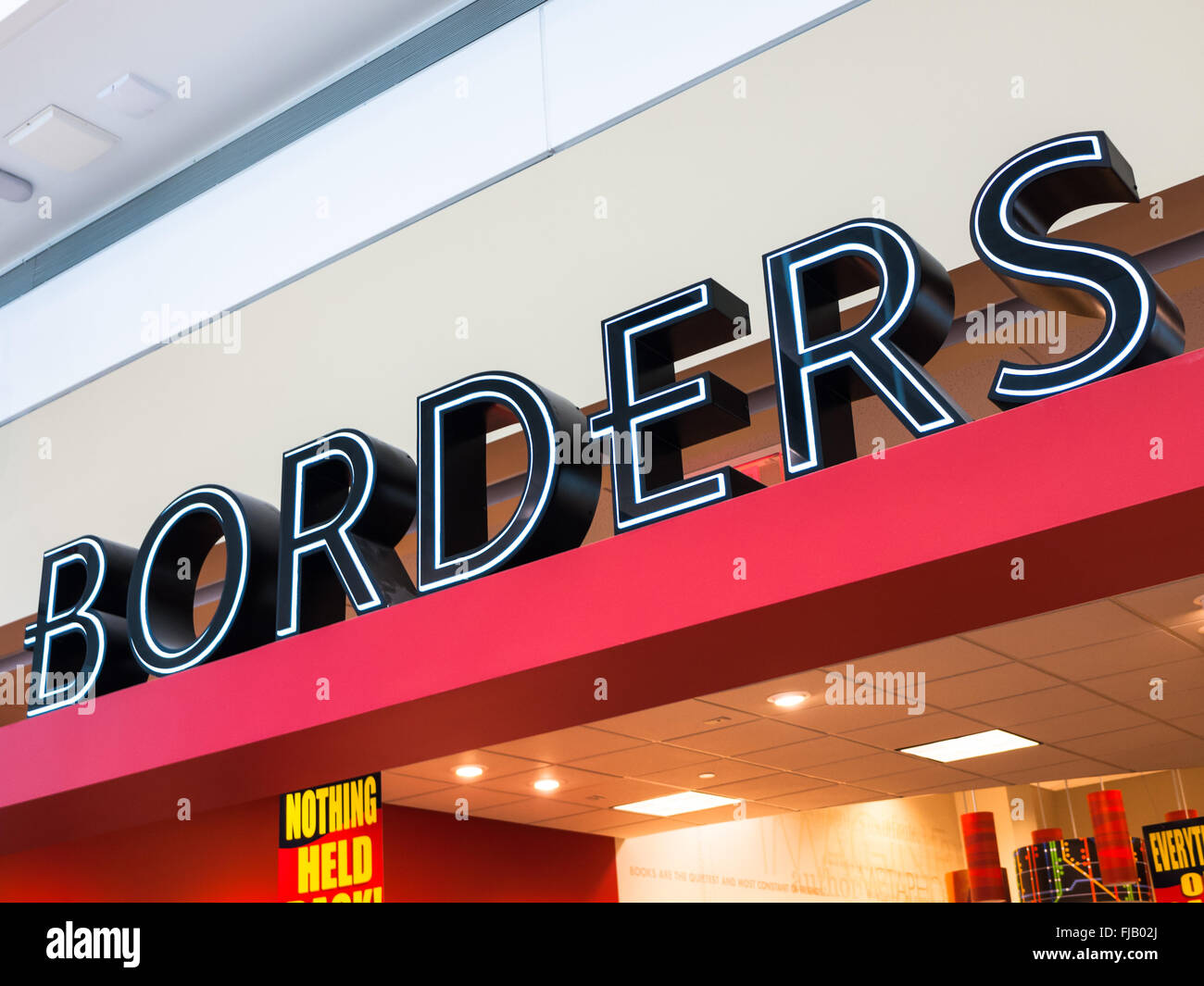 Borders Books segno su una chiusura del negozio. Fondata nel 1971, le frontiere archiviato per il Capitolo 11 fallimento nel febbraio del 2011. Foto Stock