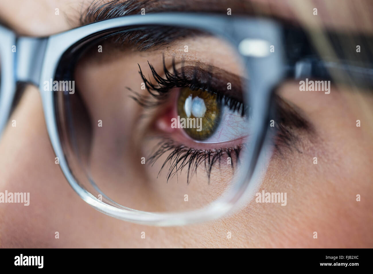 Close-up di una donna con gli occhi verdi Foto Stock
