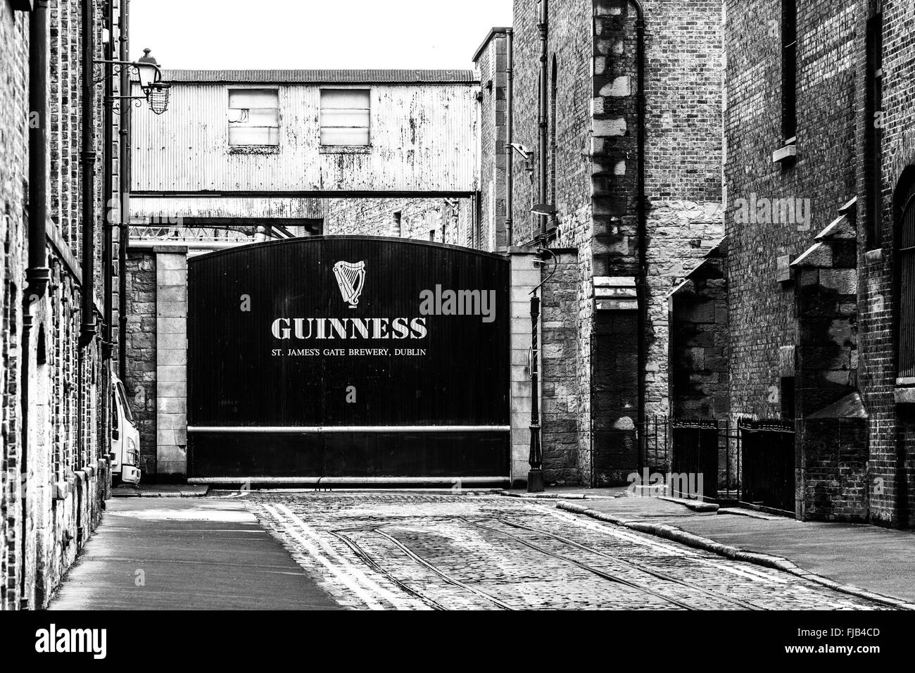 Immagine in bianco e nero del Guinness gate a Rainsford Street a Dublino Foto Stock