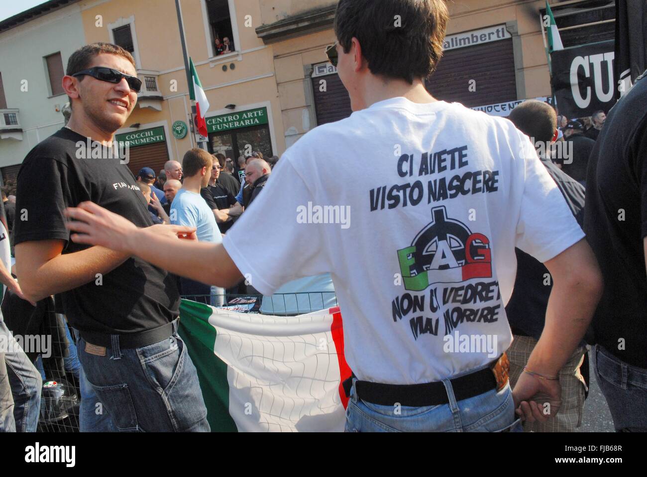 Milano (Italia), gli estremisti di destra la raccolta per il -Nero cuore- centro sociale inaugurazione Foto Stock