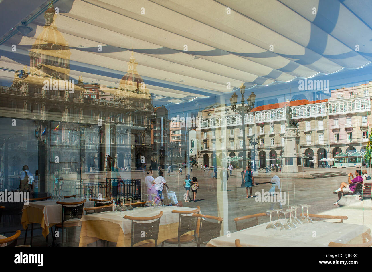 Riflessioni, municipio Plaza de Maria Pita, città di La Coruña, Galizia, Spagna Foto Stock