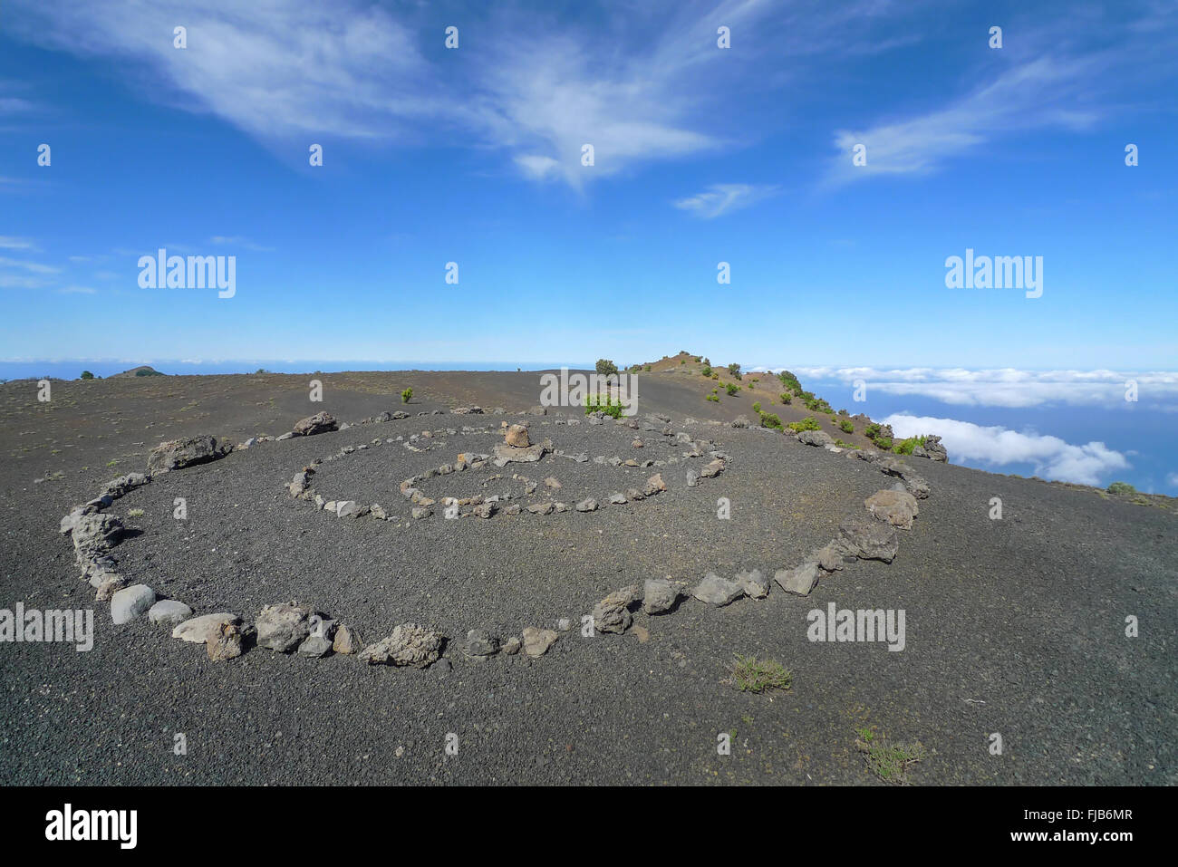 Grande cerchio di pietra su un altopiano di origine vulcanica di El Hierro Foto Stock
