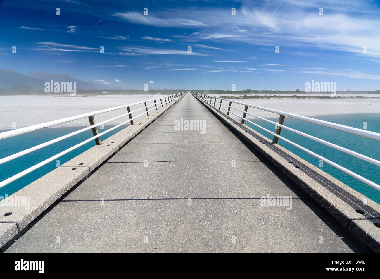 Haast River Bridge e il più lungo di una singola corsia ponte in Nuova Zelanda, nella costa occidentale dell'Isola del Sud, Nuova Zelanda Foto Stock