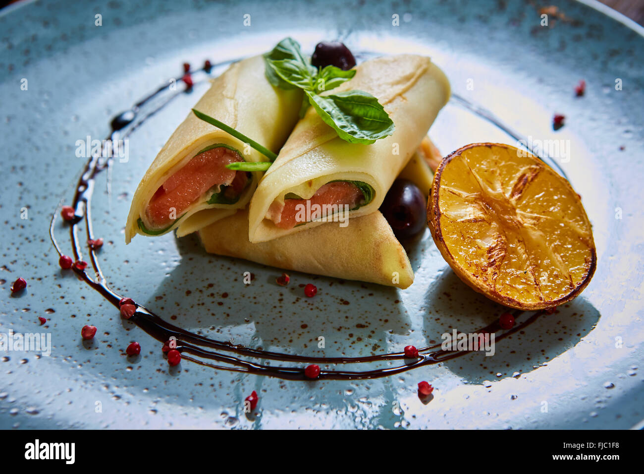 Crepes con salmone affumicato Foto Stock