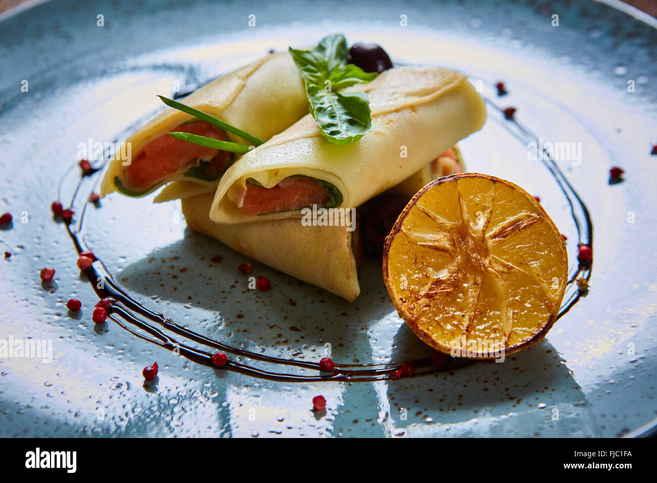 Crepes con salmone affumicato Foto Stock