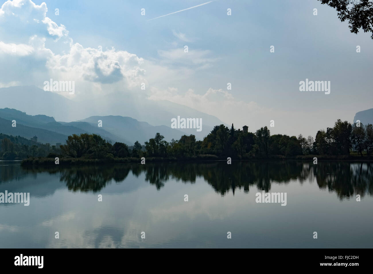 Il lago di Toblino, Trentino, Italien | Lago di Toblino, Trentino, Italia Foto Stock