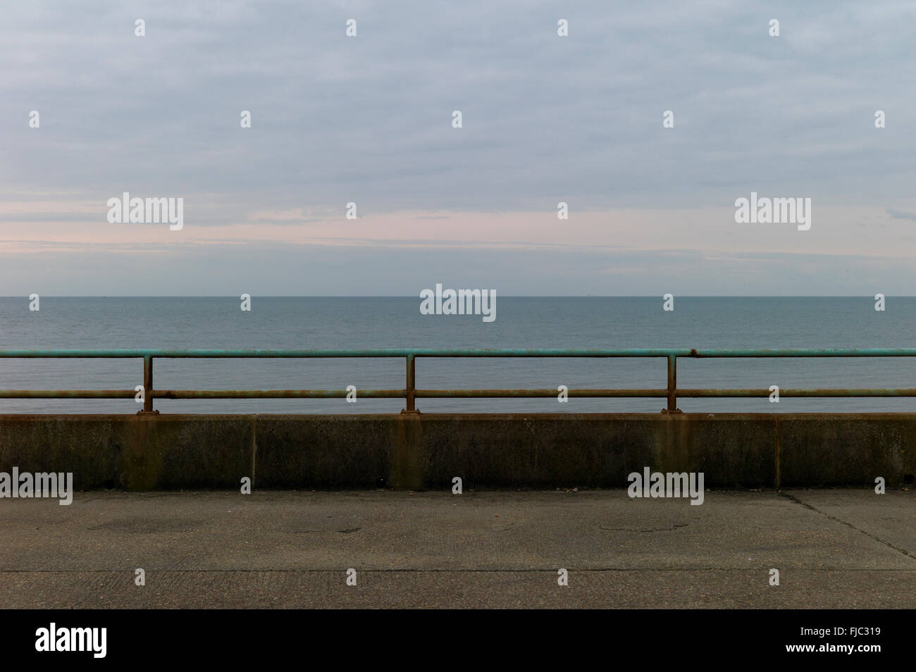 Ringhiere arrugginite in riva al mare, Brighton, Regno Unito Foto Stock