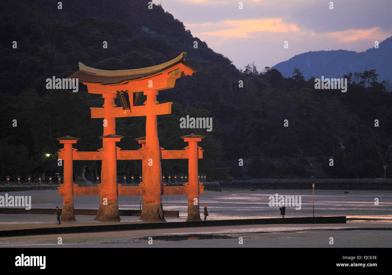 Giappone, Miyajima, floating torii, lo shintoismo monumento religioso, Foto Stock