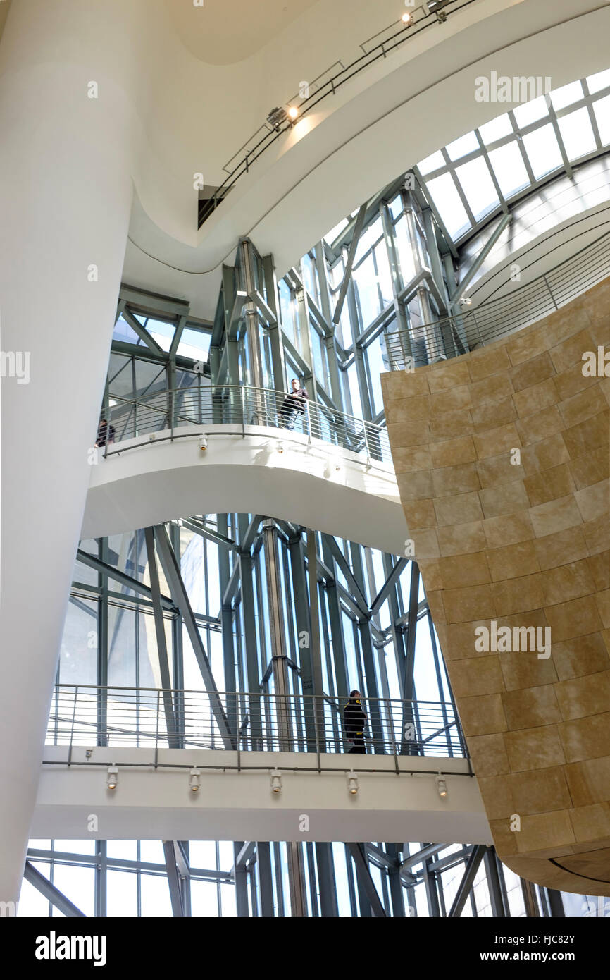 Interno del Museo Guggenheim Bilbao Spagna progettato da Frank Gehry Foto Stock