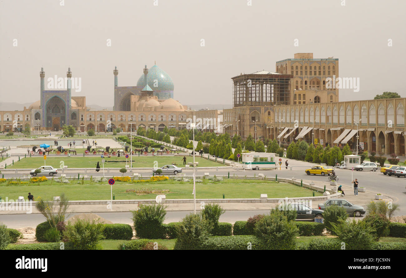 Imam Square (Quadrato Shah) con Imam moschea e Ali Qapu Palace, Isfahan, Iran Foto Stock