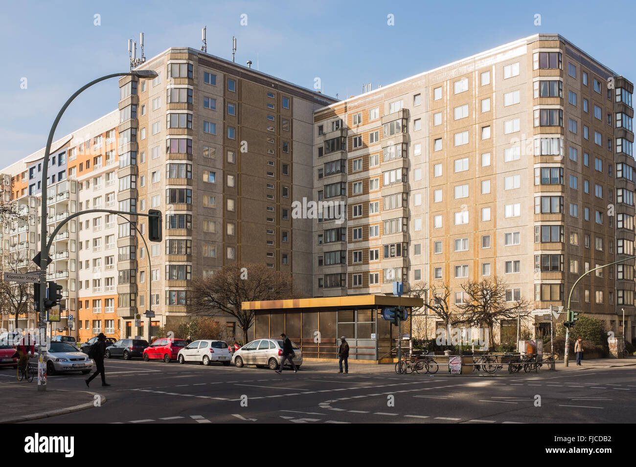 Berlino, 01 marzo: il 01 marzo 2016. Rdt palazzo all'angolo Köpenickerstrasse / Henrich Heine Strasse nel distretto Mitte di Berlino su 01 M Foto Stock