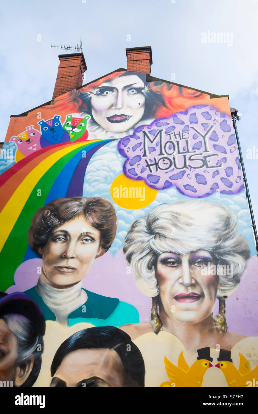 Carta murale sul Molly House sala da tè ed un bar sulla strada di Richmond a Manchester il villaggio gay. Manchester, Inghilterra, Regno Unito Foto Stock