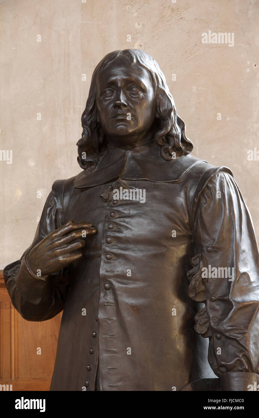 La letteratura. Statua del poeta inglese John Milton (1608-1674) nella chiesa di Saint Giles Cripplegate, dove lo scrittore è sepolto. Londra, Inghilterra, Regno Unito. Foto Stock