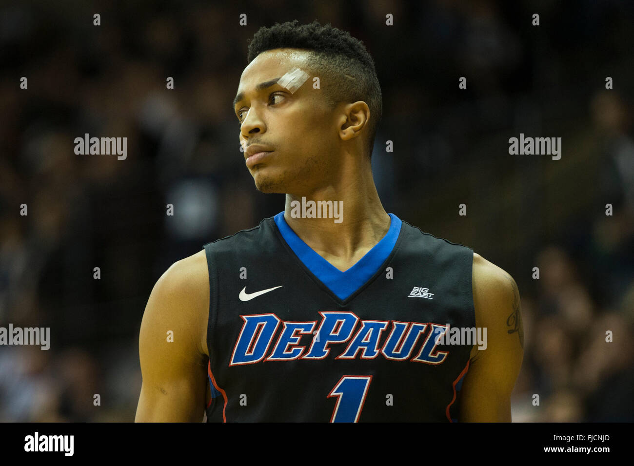 Villanova, Pennsylvania, USA. 1 Mar, 2016. DePaul Blue Demons guard Darrick legno (1) si affaccia su durante il NCAA pallacanestro tra la DePaul Blue Demons e Villanova Wildcats presso il padiglione a Villanova, Pennsylvania. © csm/Alamy Live News Foto Stock