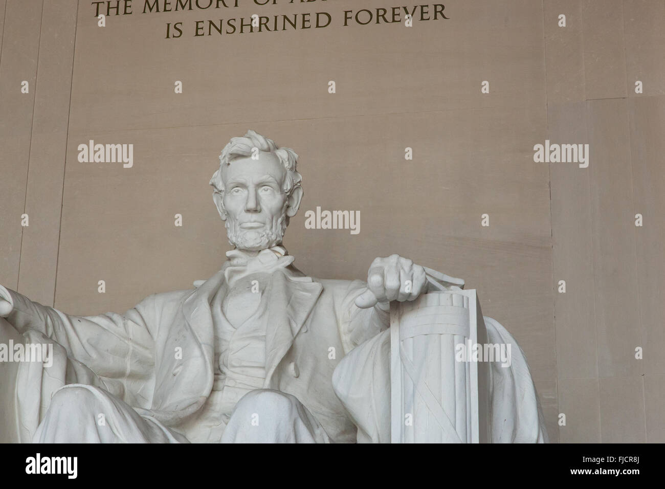 Washington DC - 6 Dicembre 2015: una statua di Abraham Lincoln dall'interno del Lincoln Memorial Foto Stock