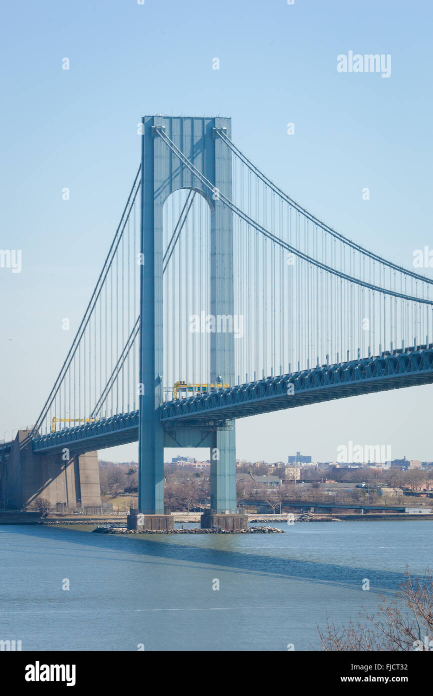 Il famoso ponte Verrazano-Narrows visto da Fort Wadsworth a Staten Island, New York. Foto Stock