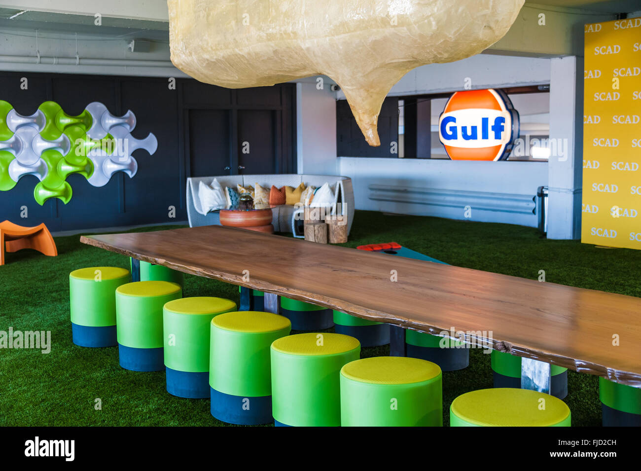 Parcheggio deck installazione presso il Savannah College of Art and Design (SCAD) in Midtown Atlanta, Georgia, Stati Uniti d'America. Foto Stock