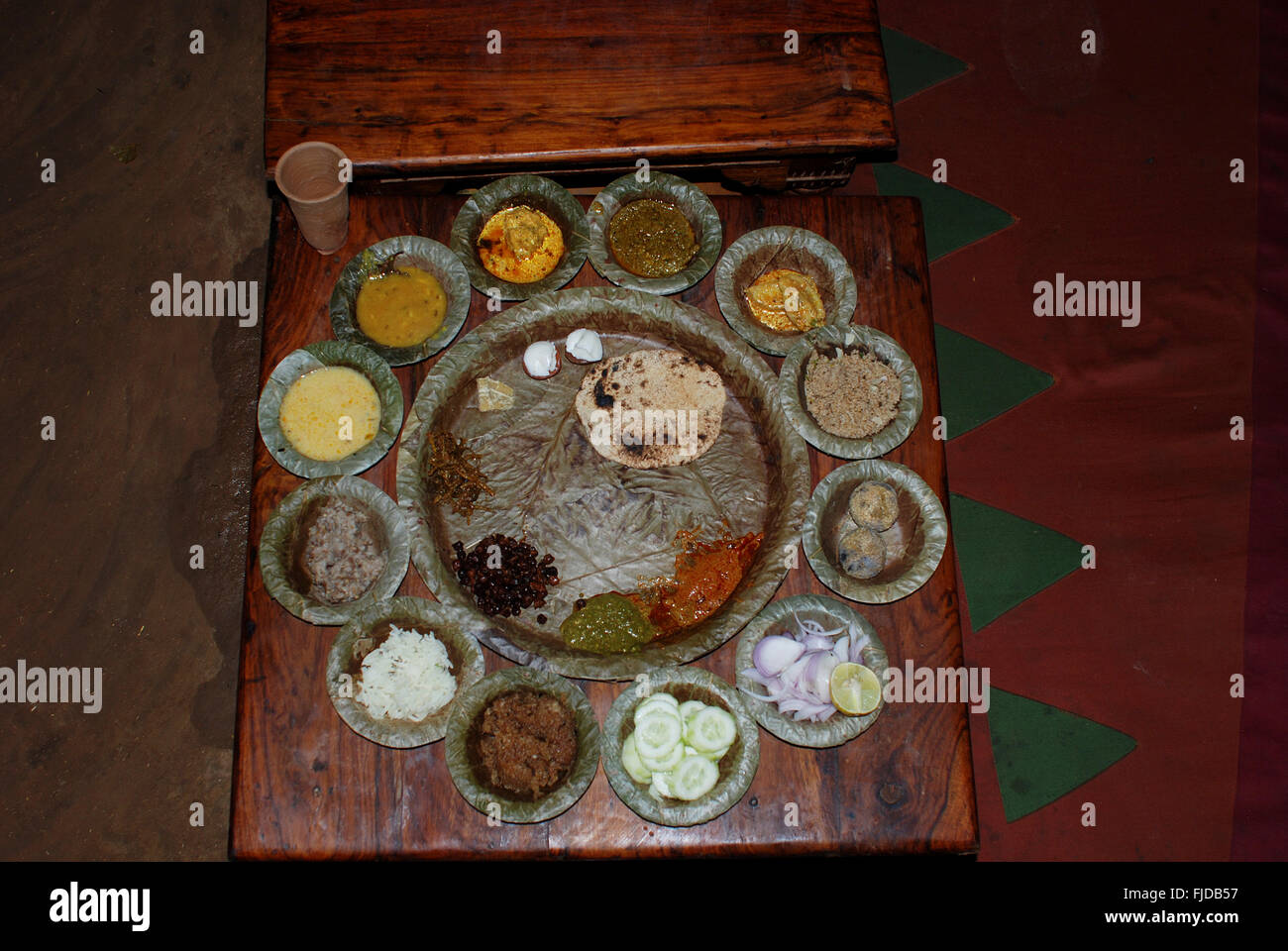 Indiano Vegetariano thali pranzo, Jaipur, Rajasthan, India, Asia Foto Stock