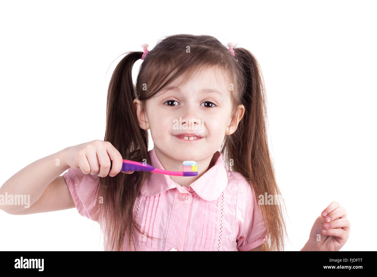 Bambino ragazza spazzolare i denti isolati su sfondo bianco Foto Stock
